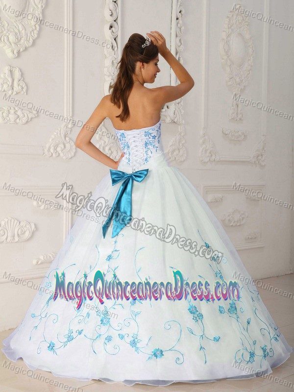 Strapless Floor-length Dress for Quinceanera in White with Appliques and Bowknot