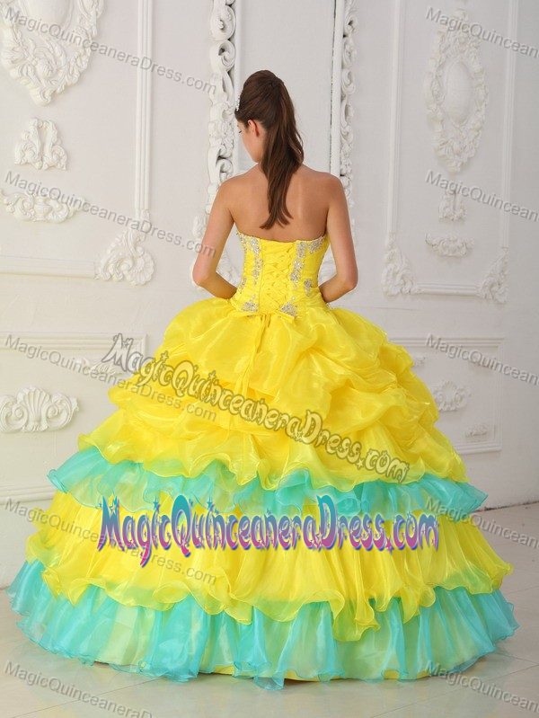 Chic Ruffled Strapless Princess Quinceanera Gown Dress in Yellow with Appliques