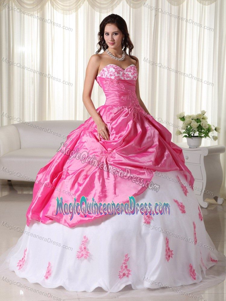 Pink And White Sweetheart Taffeta Quinceanera Dress with Appliques in Garland