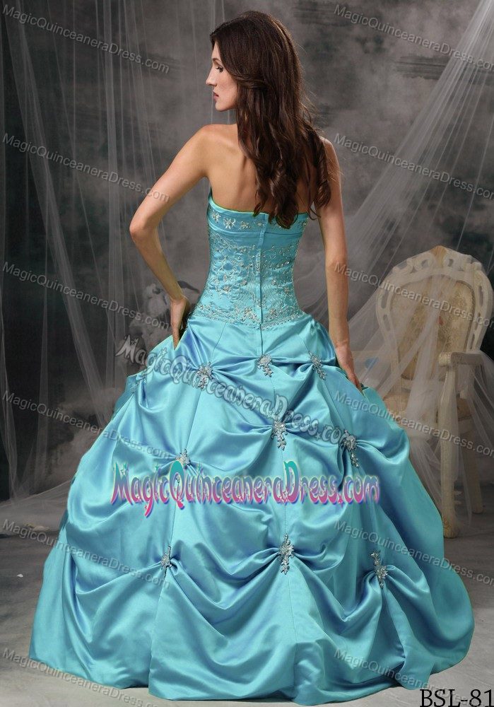 Floor-length Taffeta Beaded Quinceanera Gown Dress with Pick-ups in Gympie