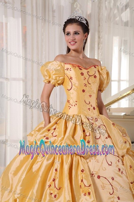Gold Off The Shoulder Short Sleeves Quince Dress with Embroidery in Erie