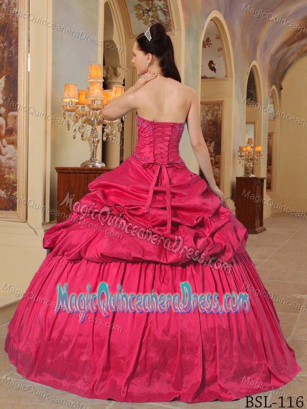 Gorgeous Red Beaded Sweetheart Full-length Quinces Dress with Pick-ups