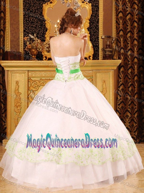 Elegant White Strapless Floor-length Dresses For Quinceanera with Bowknot