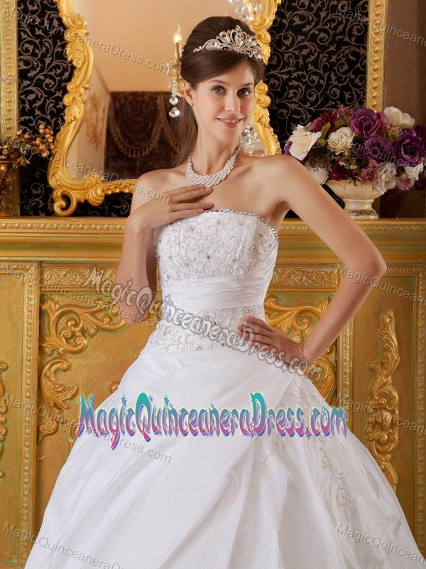 Wholesale Lace-up White Floor-length Quince Dress with Appliques in Troy