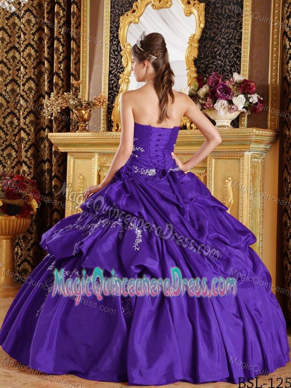 Strapless Purple Long Quinceanera Dresses with Pick-ups and Embroidery