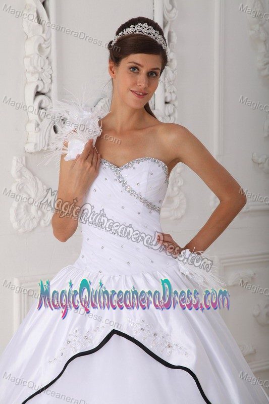 One-Shoulder Layered Sweet 15 Dresses in White with Hand-Made Flowers in Rennes