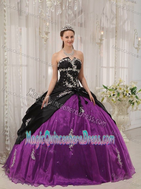 Showy Black and Purple Quinceanera Gown Dresses with Appliques in Demotte