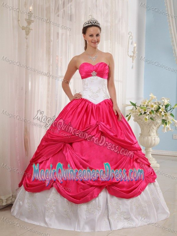 Coral Red and White Sweetheart Princess Sweet Sixteen Dresses with Pick-ups