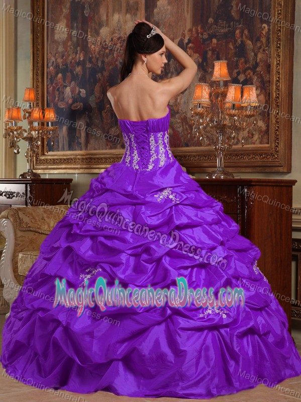 Appliqued Strapless Floor-length Sweet Sixteen Dresses in Purple with Pick-ups