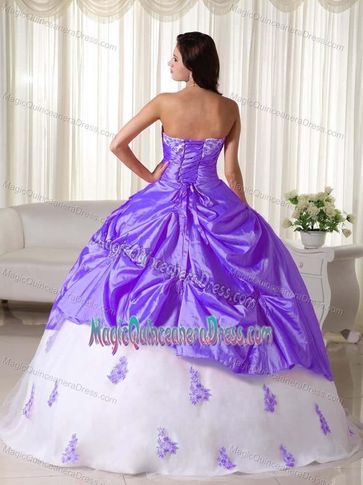 Cheap Purple and White Sweetheart Princess Sweet 15 Dresses with Appliques