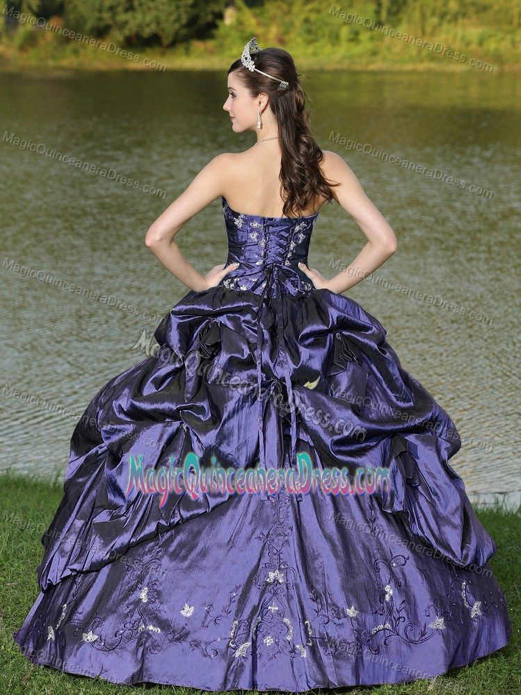 Strapless Floor-length Dresses For Quinceanera in Dark Purple with Appliques