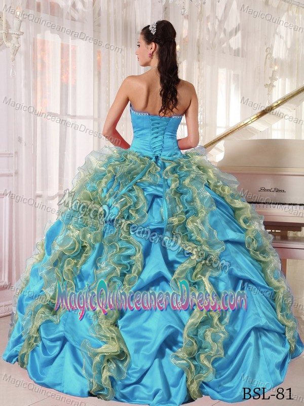 Wonderful Snow White Two-Toned Ruffled Quinces Dresses with Pick-ups
