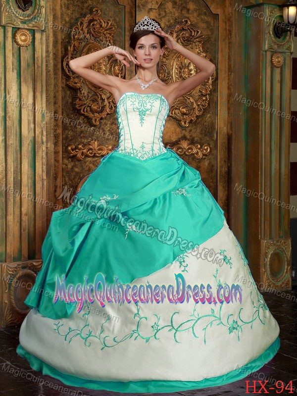 Lace-up White and Apple Green Sweet 16 Quinceanera Dress with Embroidery