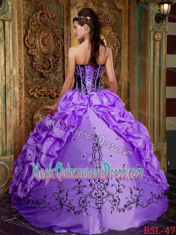 Custom Made Black and Purple Sweet 16 Dresses with Pick-ups and Embroidery