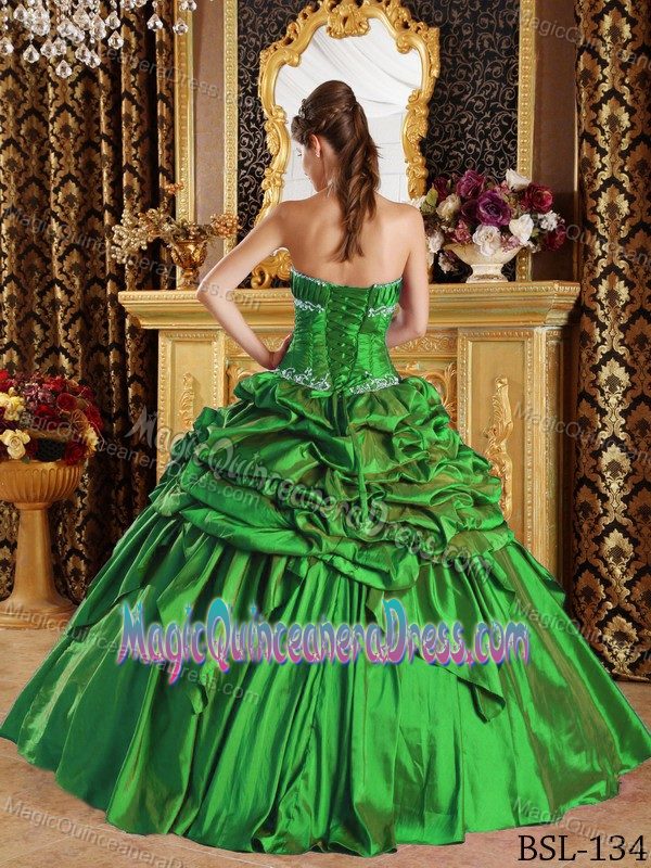 High End Pick-ups Appliqued Green Taffeta Quince Dresses Fast Shipping