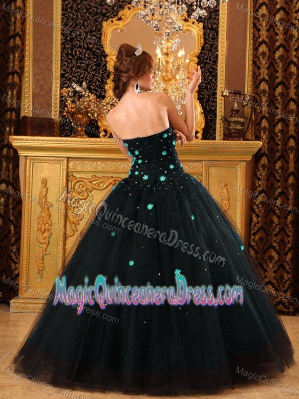 Black Quinceanera Dress with Floral Embellishment in Warnes Bolivia