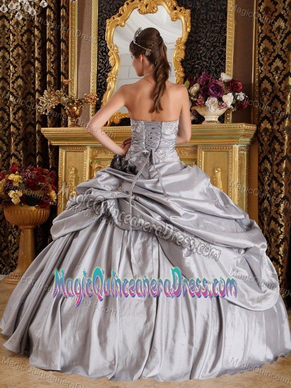 High End Appliqued Gray Quince Dresses with Flowers and Pick-ups