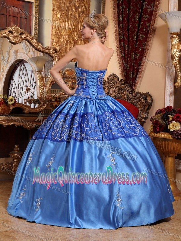 Blue Sweetheart Taffeta Quinceanera Dress with Embroidery in Kennewick WA