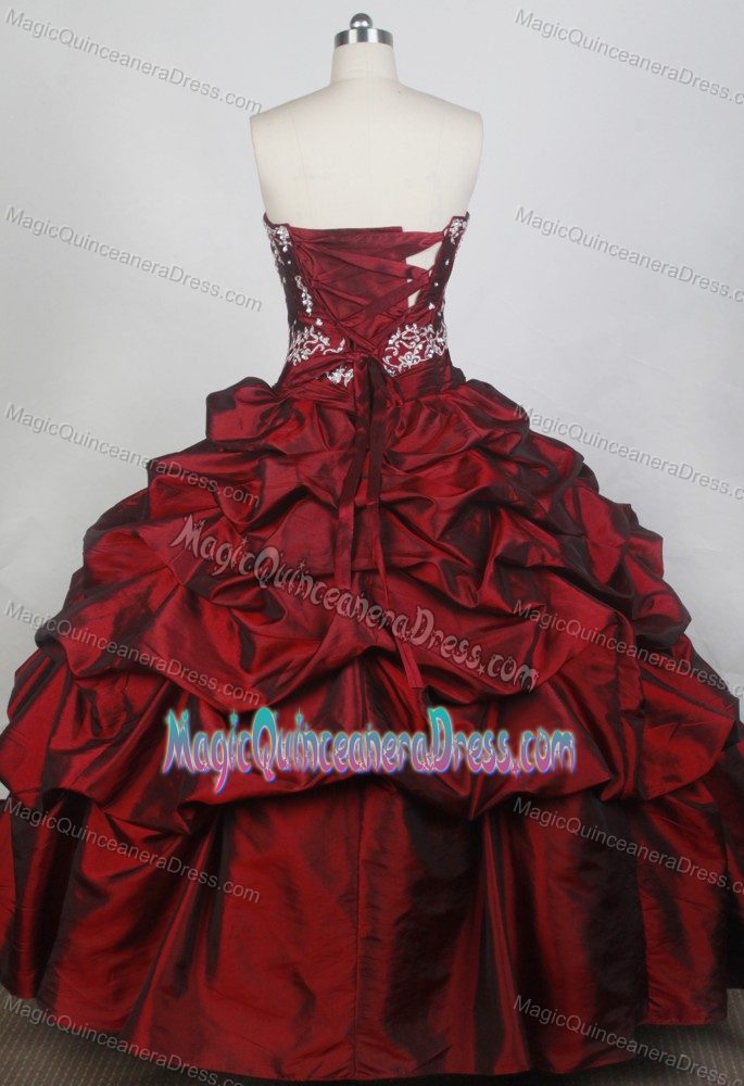 Burgundy Appliques Sweetheart Pick Ups Dress for Quince in Switzerland