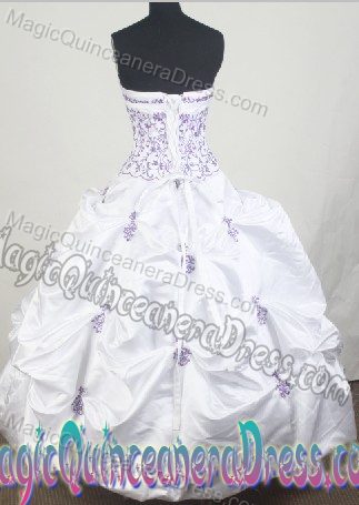 Strapless Quinceaneras Dress in Centreville with Pick-ups and Appliques Accent