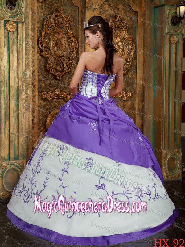White and Purple Taffeta Sweet Sixteen Dresses with Embroidery in USA