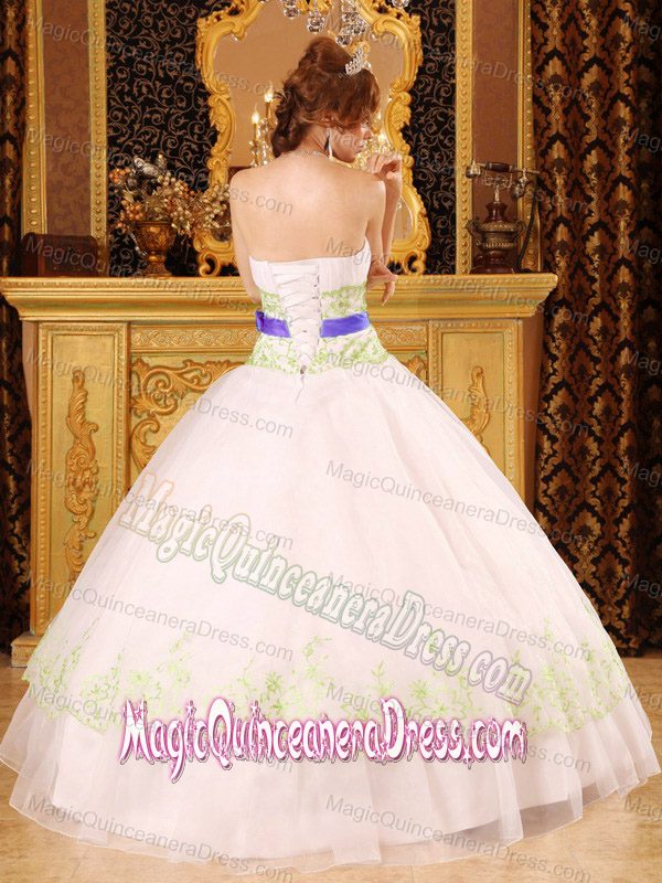 Bowknot sash and Embroidery White Quinceanera Dresses near Buckhannon