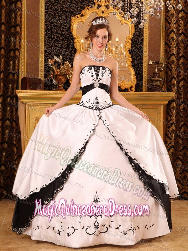 Black and White Sweet Sixteen Dress Decorated Decorated with Embroidery