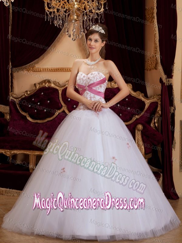 Sweetheart Appliqued White Tulle Quinceanera Gown Dresses near Amery