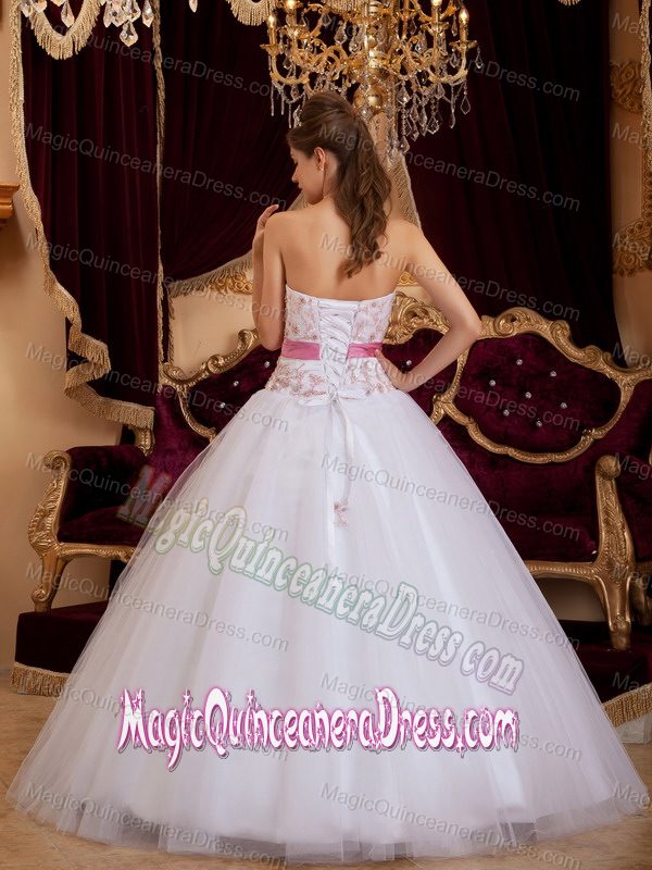 Sweetheart Appliqued White Tulle Quinceanera Gown Dresses near Amery