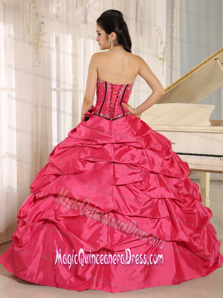 Sweetheart Beaded and Hand Made Flowers Quinceanera Gowns With Pick-ups