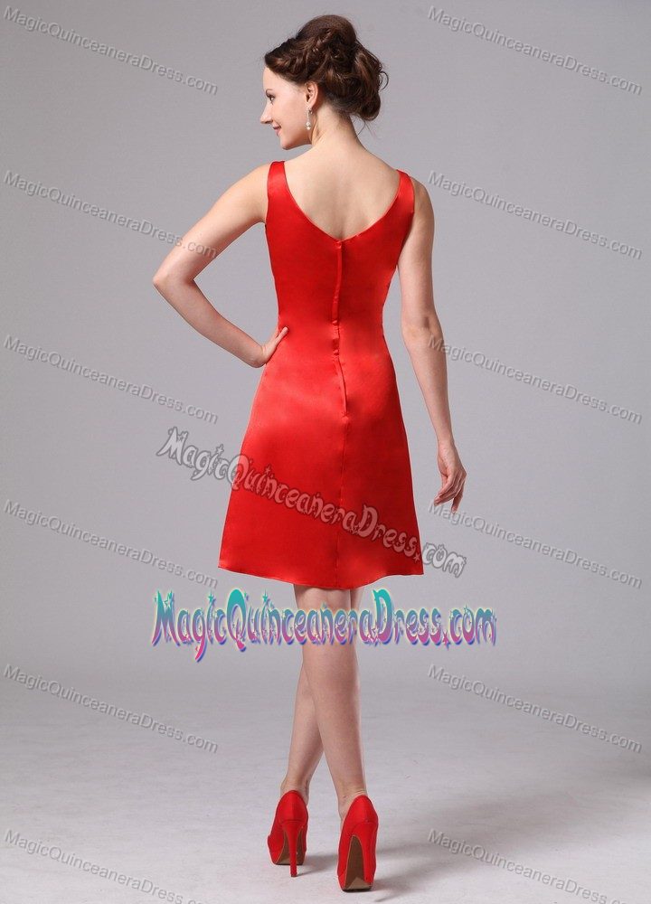 Elegant V-neck Red Mini-length Quinceanera Damas Dresses with Ruche in Elmira
