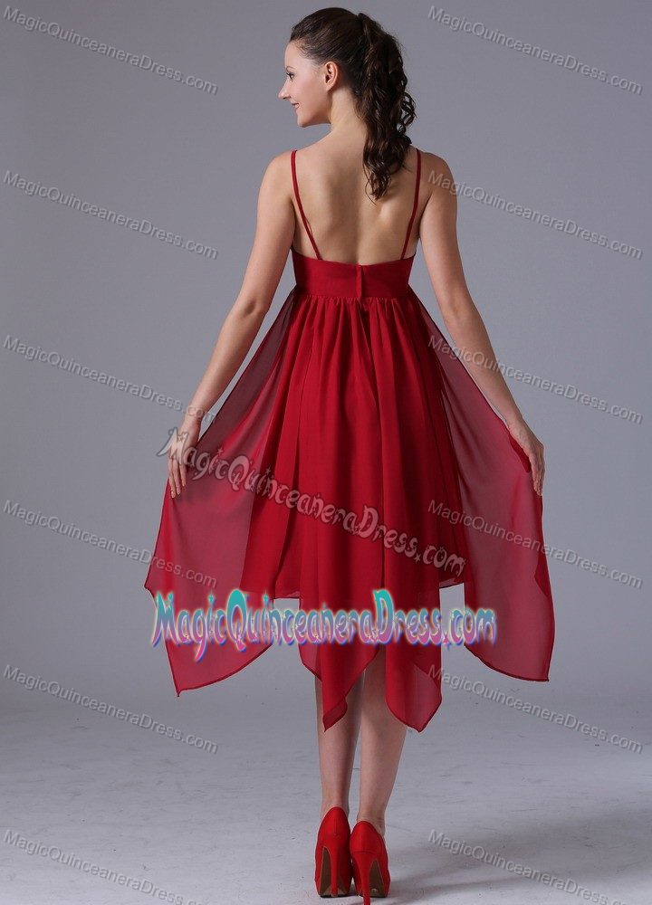 Wine Red Asymmetrical Dama Dress For Quinceaneras with Spaghetti Straps