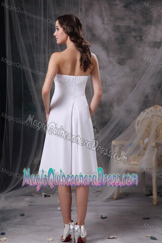 Elegant Ruched Strapless Knee-length Cocktail Dresses For Damas in White