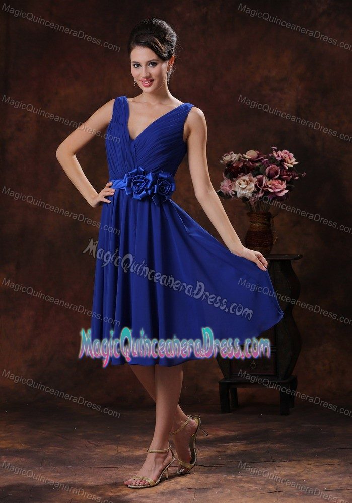Lovely Royal Blue V-neck Tea-length Bridesmaid Dama Dresses with Flower