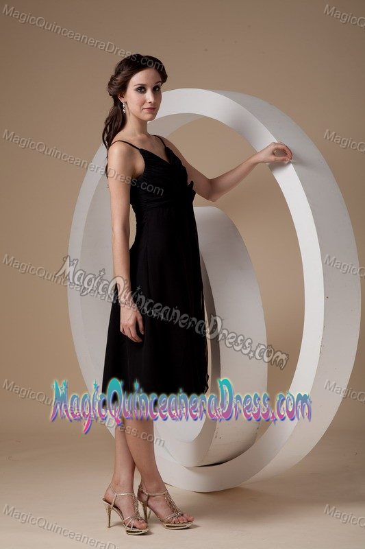 Sexy Black Tea-length Ruched Damas Dress with Spaghetti Straps and Bow
