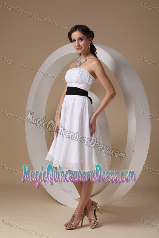 White Ruched Strapless Knee-length 15 Dresses For Dama with Black Sash