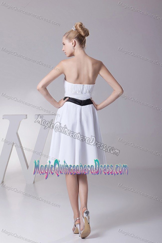 Lovely Ruched Strapless White Knee-length Dama Dresses with Black Sash