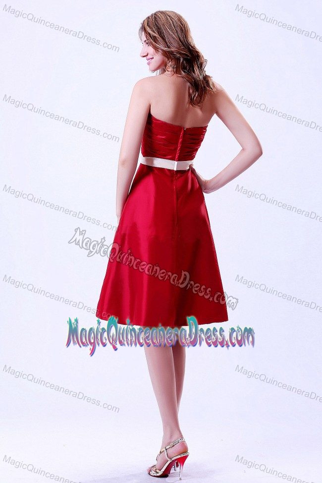 Beautiful Red Sweetheart Knee-length Quince Damas Dress with White Belt