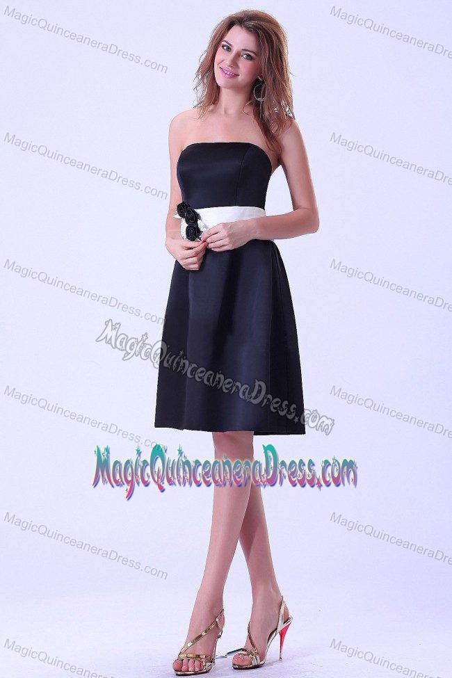 Modest Strapless Black Dama Quinceanera Dress with Flowers and White Belt