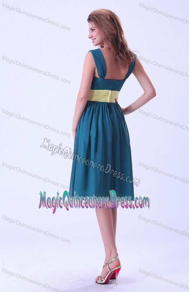 Simple Teal Knee-length Quince Dama Dresses with Straps and Yellow Belt