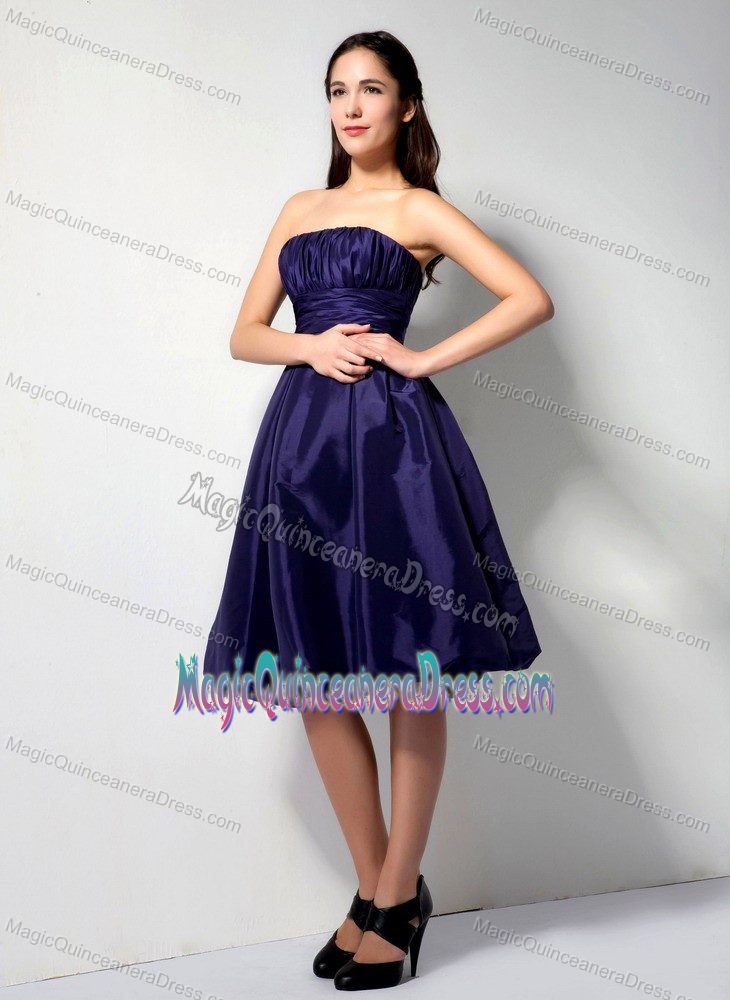 Modest Purple Ruched Strapless Knee-length Dress For Damas with Pick-ups