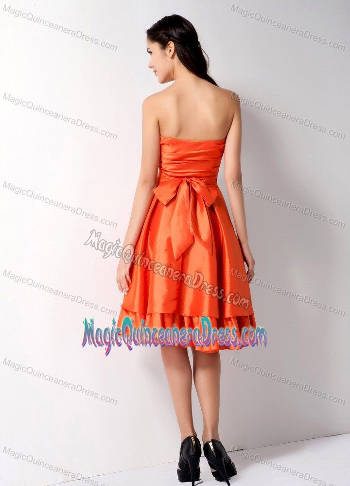 Bright Ruched Strapless Orange Red Knee-length Damas Dresses For Quince