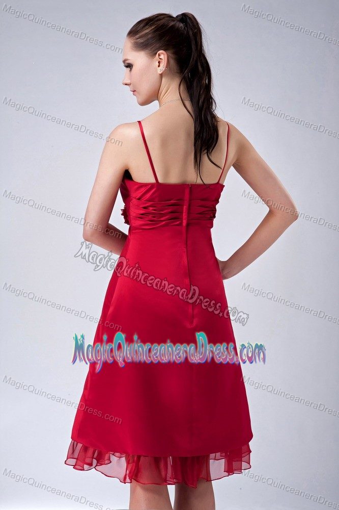 Luxurious Red Knee-length Bridesmaid Damas Dress with Straps and Flower