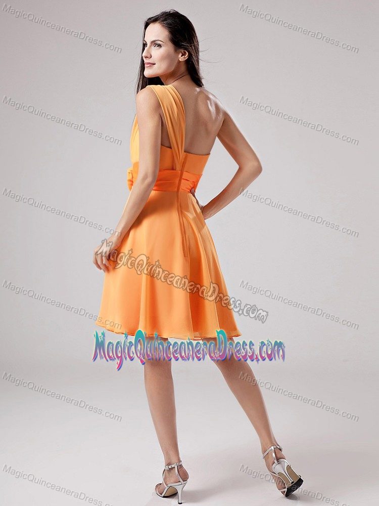 Simple Orange Red One Shoulder Knee-length Dress For Dama with Flower