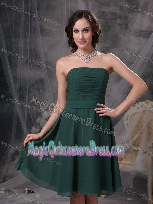 Hunter Green A-Line Strapless Knee-Length Ruched Dresses for Dama in Stenton