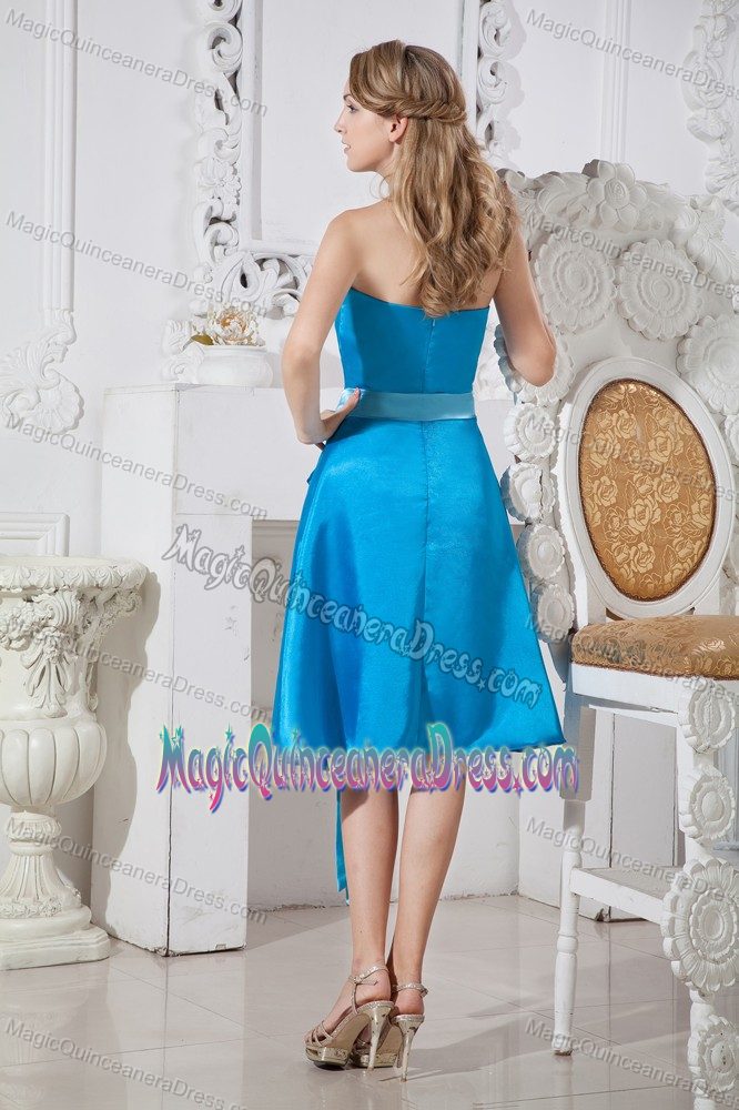 Blue Sweetheart Ruched Knee-Length Dama Dresses with Bowknot in Tarzana