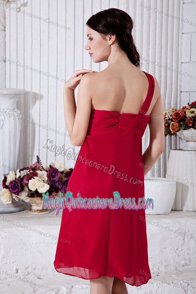 Wine Red One Shoulder Mini-length Chiffon Party Dama Dresses with Ruches