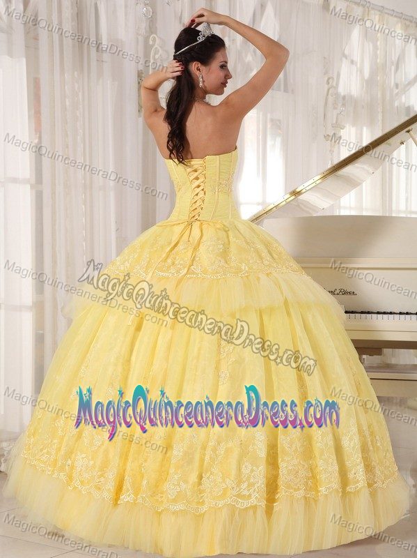 Lovely Yellow Sweetheart Floor-length Dress For Quinceanera with Appliques