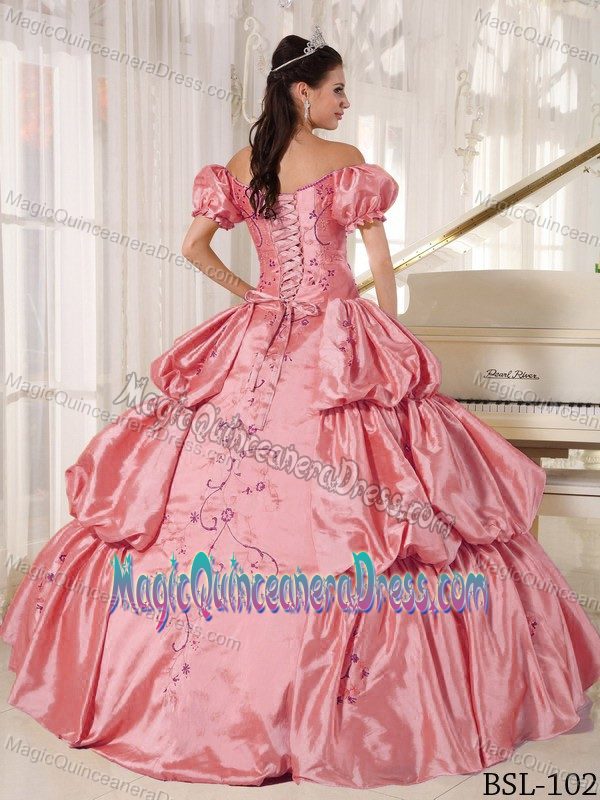Rose Pink Off The Shoulder Short Sleeves Quinces Dresses with Embroidery