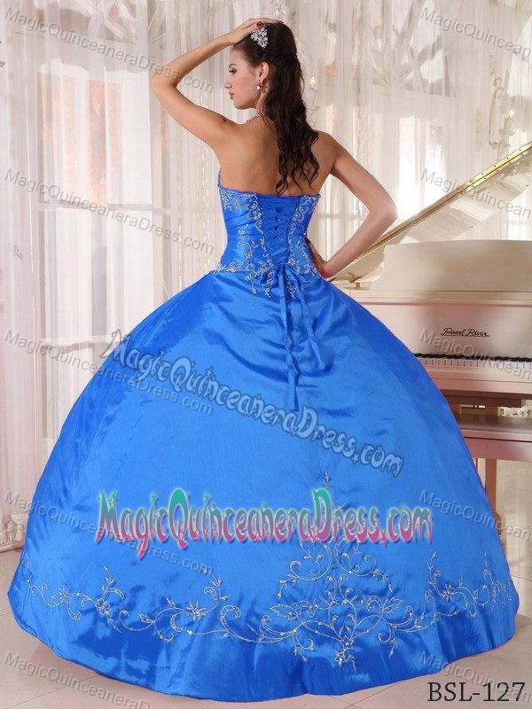 Sexy Blue Halter Floor-length Quinceanera Dresses with Embroidery in Lisle